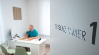 Einen Hausarzt zu finden, ist in vielen Teilen Baden-Württembergs alles andere als einfach (Symbolbild).